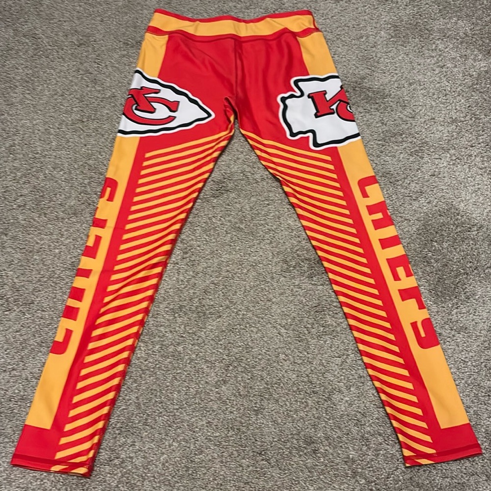 Kansas City Chiefs Tights, NWOT, Women's size Large
73% Polyester 27% Spandex